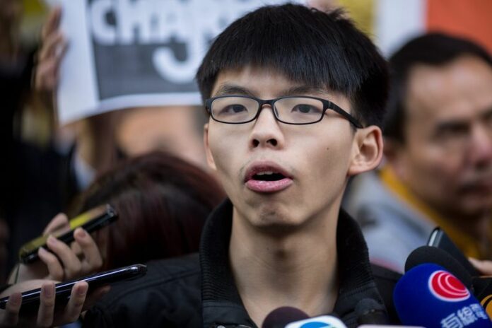 Student activist Joshua Wong of the group Scholarism, talks to members of the media before reporting to the Wanchai Police Station in Hong Kong, China, 16 January 2015. Malaysia's immigration authorities prevented a prominent Hong Kong student leader from entering the country. EPA/JEROME FAVRE<br />
