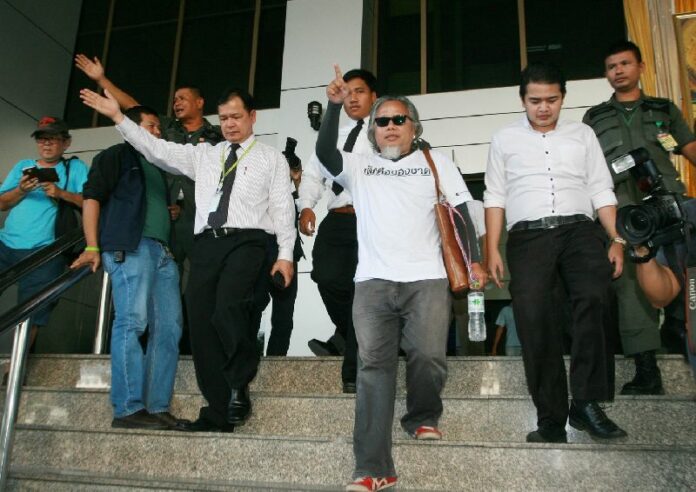 The Resistant Citizen activists outside Bangkok's criminal court, where they filed a lawsuit against junta chairman Gen. Prayuth Chan-ocha on 22 May 2015.<br />