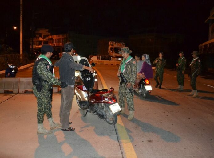 A security checkpoint in Yala province, 24 May 2015.