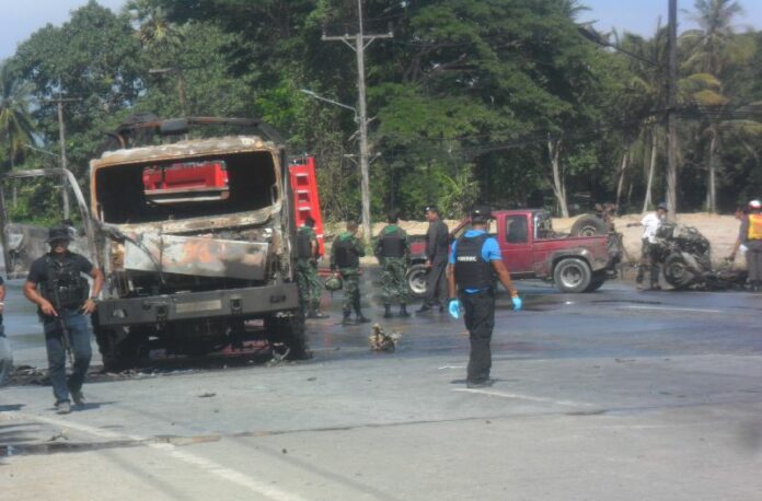 The truck carrying soldiers that was damaged by a car bomb in Pattani province on 4 June 2015.<br />