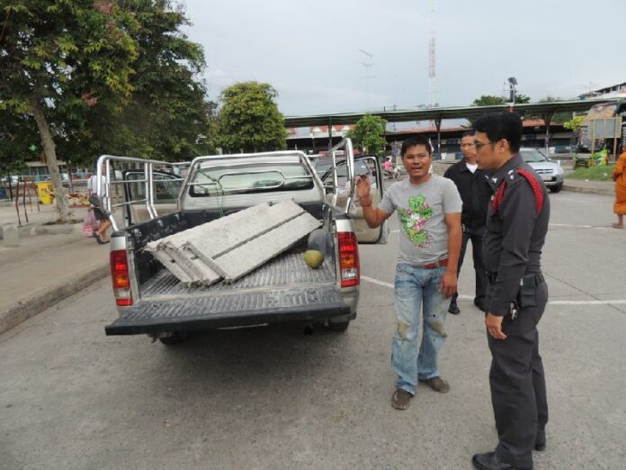 Police arrest a man who allegedly tried to steal steel plates from an army base in Saraburi province, 8 June 2015.