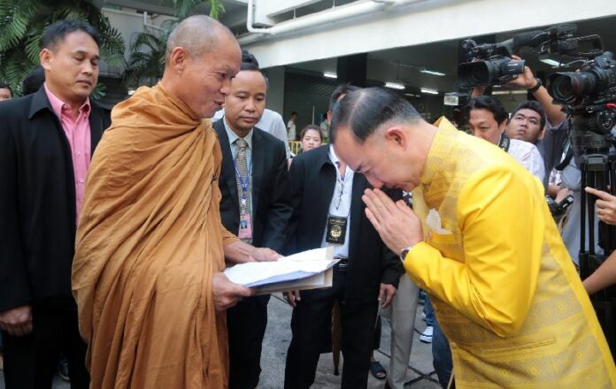 Panadda Diskul (R), Minister of the Prime Minister's Office, accepts the petition from Phra Buddha Issara (L) at Government House in Bangkok, 9 June 2015
