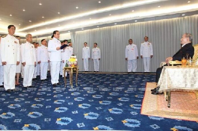 Gen. Prayuth Chan-ocha and his Cabinet take an oath before King Bhumibol on 4 September 2014.