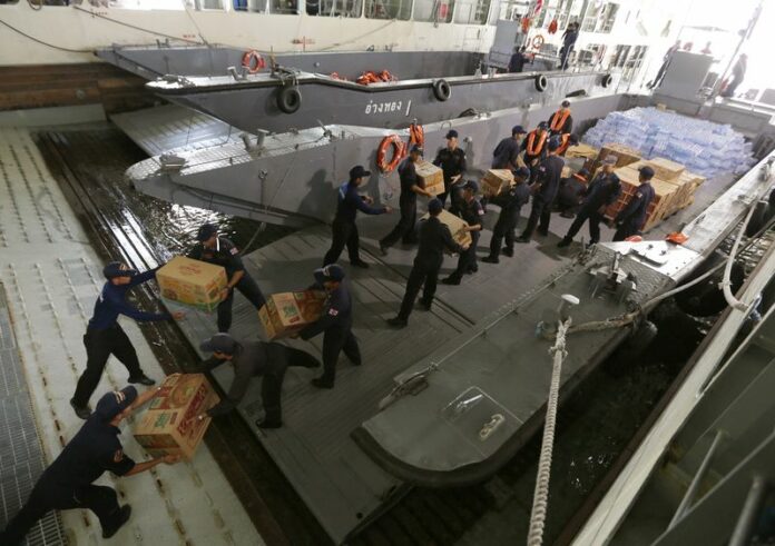 Thai Navy officers load rations and supplies onto Ang Thong, a landing platform dock at a naval base in Phuket island, southern Thailand, 29 May 2015. EPA/NARONG SANGNAK<br />