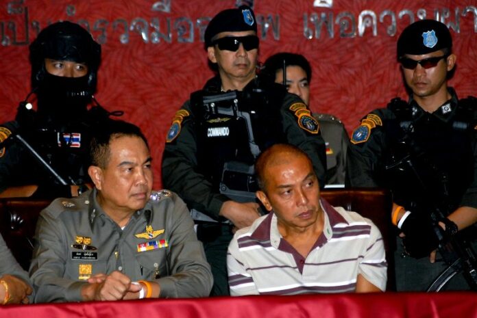 Police chief Pol.Gen. Somyot Pumpangmuang (L) and Montri Sotangkul, a former senior assistant to ex-Princess Srirasmi Suwadee, at police's headquarters in Bangkok, 11 June 2015.