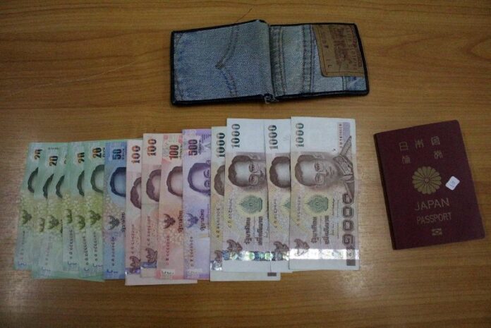The money recovered by police in a wallet stolen from a Japanese tourist in Pattaya, 12 June 2015.<br />