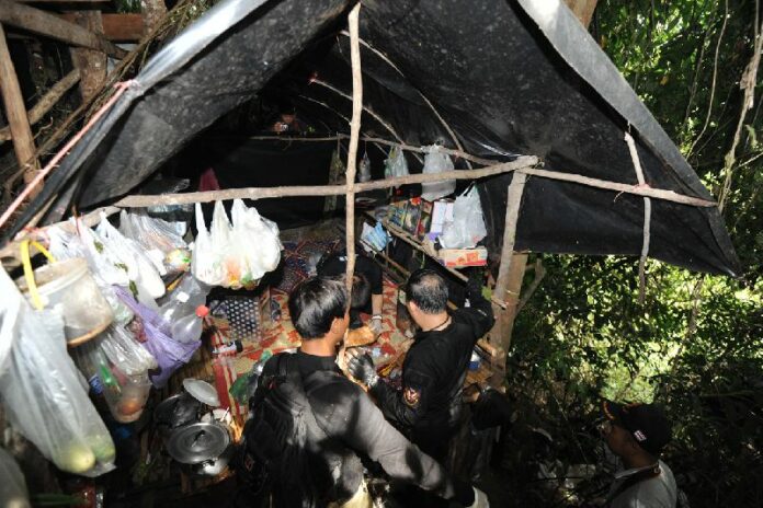 Thai authorities raided a jungle outpost used by suspected insurgents in Narathiwat, 12 June 2015.