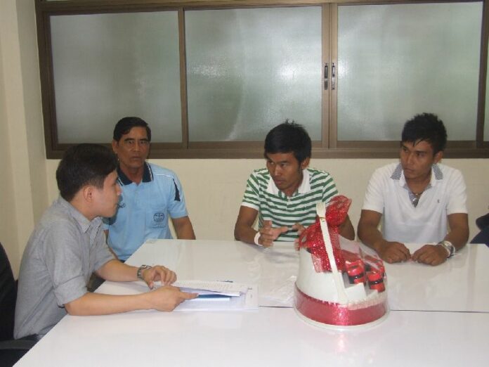 Weerapol Pansai, 30, and Suriyan Pakkavesa, 26, (L) speaking to officials at the government complaint center in Maha Sarakham province, 15 June 2015.