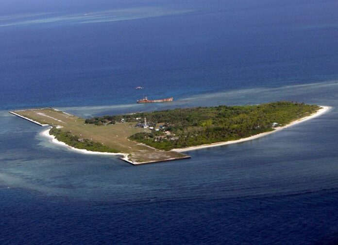 An airstrip can be seen on one of the Spratly islands in the South China Sea, 02 May 2008. EPA/FRANCIS R. MALASIG<br />