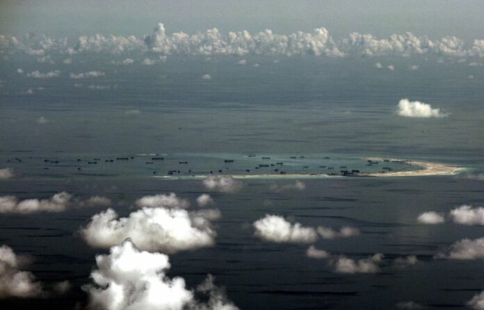 An aerial photo shows the Spratly group of islands in the South China Sea, west of Palawan, Philippines, 11 May 2015. EPA/RITCHIE B. TONGO / POOL<br />