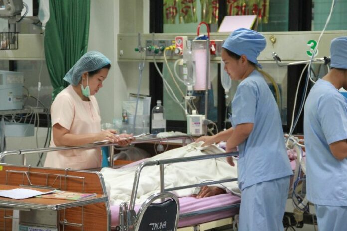 Nurses treat two patients who fell into comas after eating puffer fish in Maha Sarakham province, 15 June 2015.