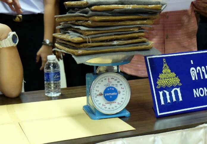 Thai police found 3.5 kilograms of cocaine hidden in the purse of a Thai woman crossing the Thai-Laotian border on 16 June 2015.