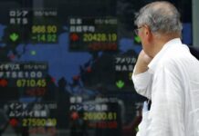 Asian Stocks Fall on Greece's Worsening Debt Woes