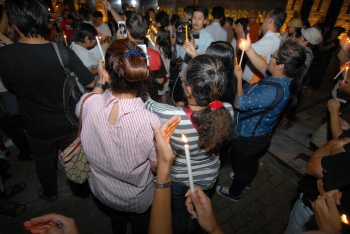 Supporters gathered outside of Bangkok Remand Prison on 30 June 2015 to hold a candlelight vigil calling for the activists' release. <br />