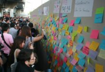 Hundreds Hang Post-It Notes in Support of Jailed Anti-Junta Activists