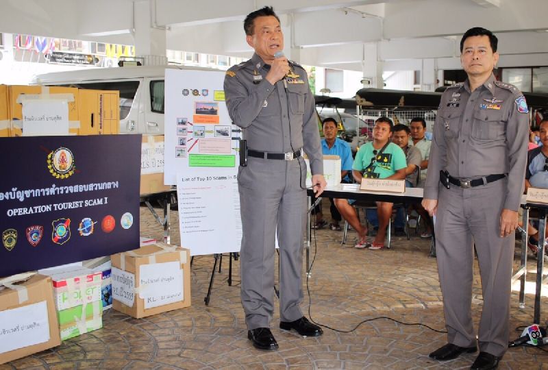 A police press conference on the arrests of store managers and tuk-tuk drivers who have scammed foreign tourists, 3 July 2015.
