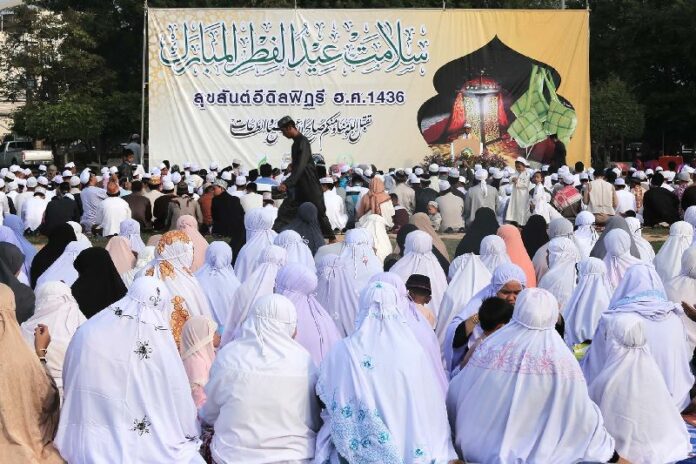 Muslims celebrate Eid al Fitr, a celebration of the end of Ramadan, in Yala province, 17 July 2015.