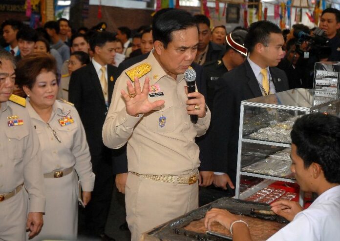 Junta chairman Gen. Prayuth Chan-ocha visiting a market next to the Government House in Bangkok, 27 July 2015.
