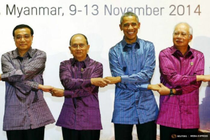 From the left, Chinese Premier Li Keqiang, Myanmar President Thien Sein, U.S. President Barack Obama and Malaysia's Prime Minister Najib Razak join hands at the 25th Association of Southeast Asian Nations summit in Nayppyitaw, Mayanmar, in this 12 November, 2014, file photo. Photo: Reuters/Damir Sagolj