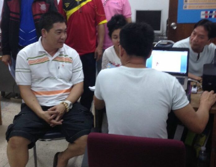 Police interview an unidentified Singaporean businessman accused of using a fake Thai ID in Chiang Rai province shortly after his arrest at the border with Myanmar on 28 July, 2015. Photo: Immigration Police