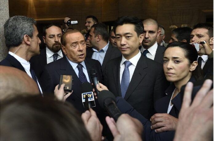 <br />AC Milan president and former Italian prime minister Silvio Berlusconi (centre left) has agreed to sell a minority stake in his Serie A football club to Thai businessman Bee Taechaubol (centre right) for almost 500 million euros (550 million dollars), news reports said Sunday. The two businessmen, shown here during talks in May, sealed the deal in negotiations Friday and Saturday when Bee visited Berlusconi at his villas near Milan and in Sardinia, news reports said. EPA/FLAVIO LO SCALZO