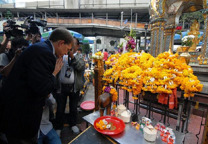 Charge d'affaires W. Patrick Murphy, the top American diplomat in Thailand, pays his respects Wednesday at the Erawan Shrine where a bomb attack killed at least 20 people on Monday night.