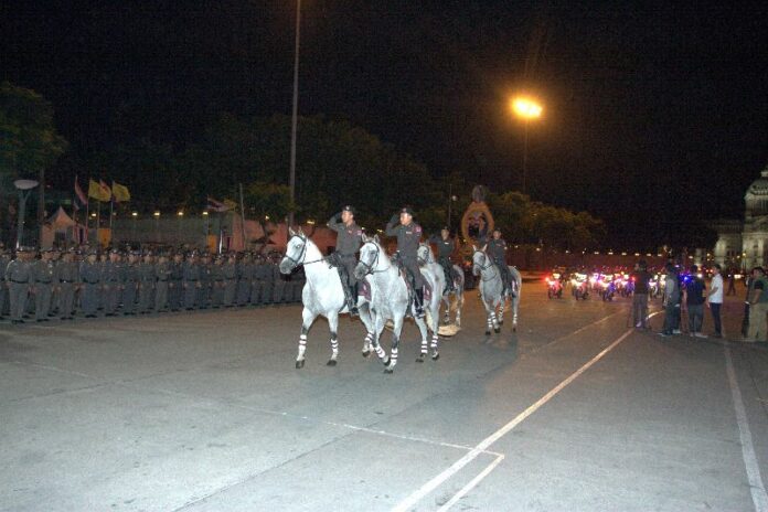 formal ceremony and parade kicked off "Operation Lock Down the City, Raid the Bandits' Nest" on Sunday, two days after it began and a day before it ended. The massive operation failed to net any suspects related to last week's bomb attack, but led to the arrest or detention of 142 people for unrelated offenses.