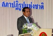 Prayuth Fumes at Politicians Critical of Charter
