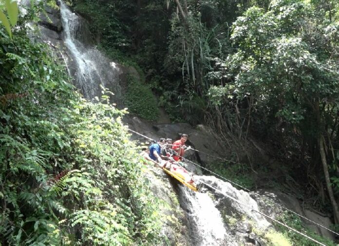 A rescue operation was conducted at the Na Mueang Song Waterfall on Koh Samui today, where a French tourist died in a fall.