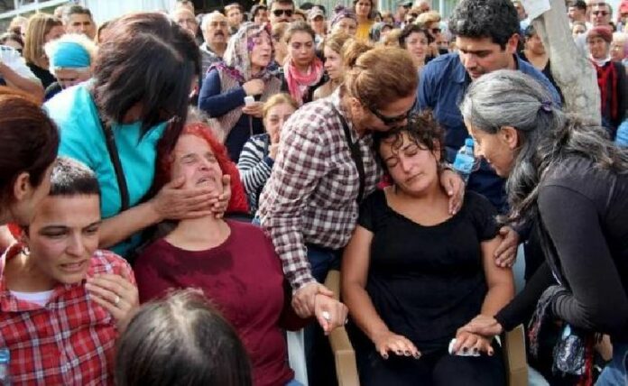 Family members of Korkmaz Tedik, a victim of Saturday's bomb blasts, mourn over his coffin Sunday during a funeral ceremony in Ankara, Turkey. Photo: Reuters / Tumay Berkin