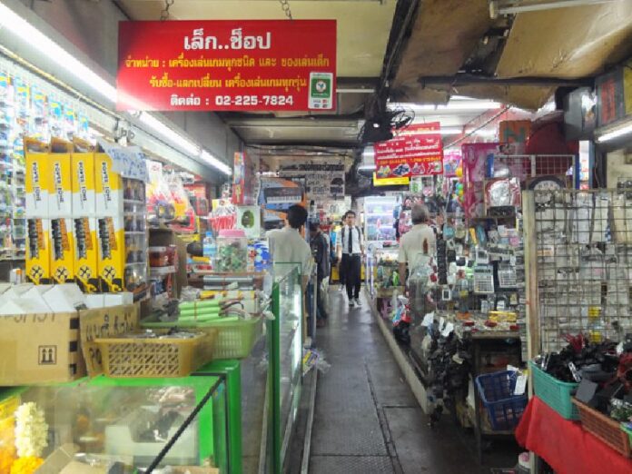 All range of electronic devices can be found at Saphan Lek. Several vendors said, had they known they would be kicked out, they would have planned to clear their inventory.