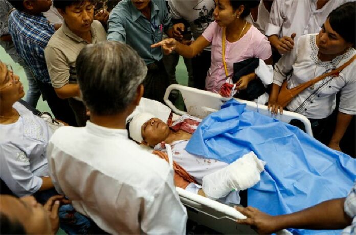 Naing Ngan Lynn, a member of Myanmar's parliament and National League for Democracy party candidate, arrives Thursday night at Yangon General Hospital. At least four people including a sitting parliamentarian were injured in an attack on members of Myanmar's main opposition party during an election campaign in the commercial capital Yangon. Photo: EPA / Lynn Bo Bo<br />