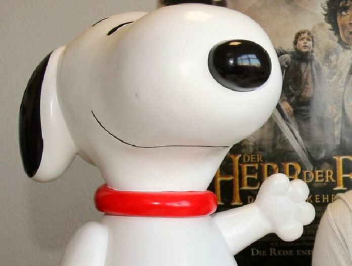 The cartoon dog Snoopy, who joined the list of Hollywood legends with his own star on the city's Walk of Fame. Photographer: Bernd Wüstneck/dpa