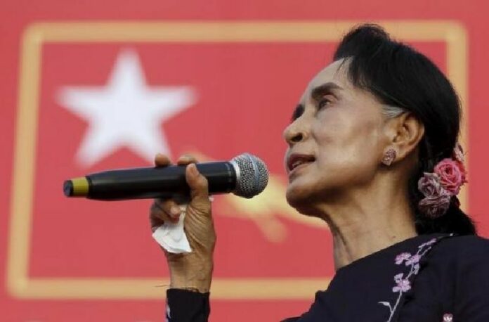Myanmar pro-democracy leader Aung San Suu Kyi speaks at a Yangon campaign rally Sunday ahead of the Nov. 8 general elections. Photo: Reuters / Soe Zeya Tun