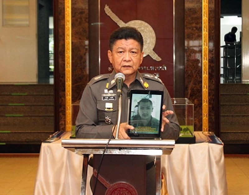 Former police spokesman Prawuth Thavornsiri displays a Bangkok bombing suspect Sept. 14 in Bangkok.
