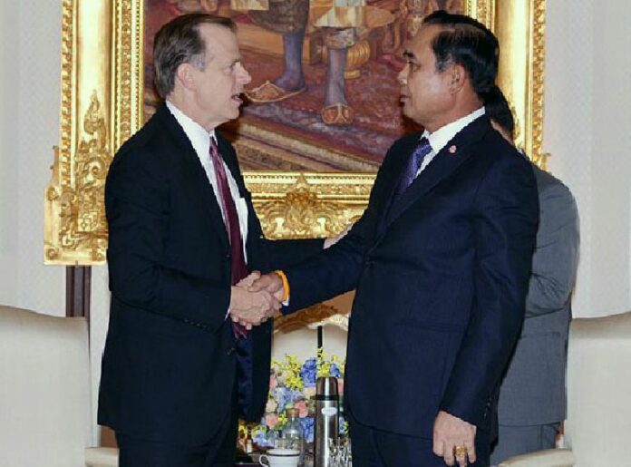 U.S. Ambassador Glyn Davies, left, shakes hands with junta chairman Gen. Prayuth Chan-ocha in 2015 at Government House.