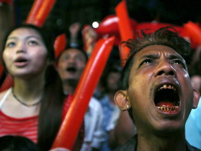 Supporters of Myanmar's National League for Democracy, or NLD, celebrate outside party headquarters Sunday in Yangon, Myanmar. Photo: EPA / Rungroj Yongrit