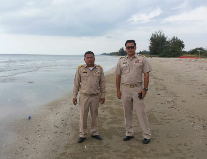 Local administrators on jellyfish patrol Monday in Prachuap Khiri Khan province.