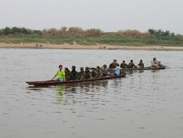 Thai security officers patrol the Mekong River on Feb. 20, 2013, in Nong Khai province. Photo: Matichon