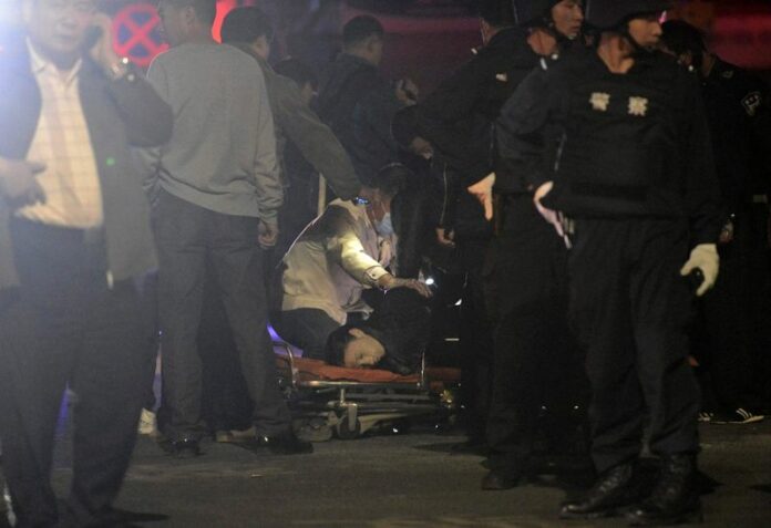 A file photo of a victim being examined after a deadly attack by a group of knife-wielding men in Kunming, in southwest China's Yunnan province on March 2, 2014. Chinese police killed 17 people, including suspects who were allegedly responsible for a deadly terrorist knife attack in the Xinjiang region in September. Photo: EPA / Sui Shui
