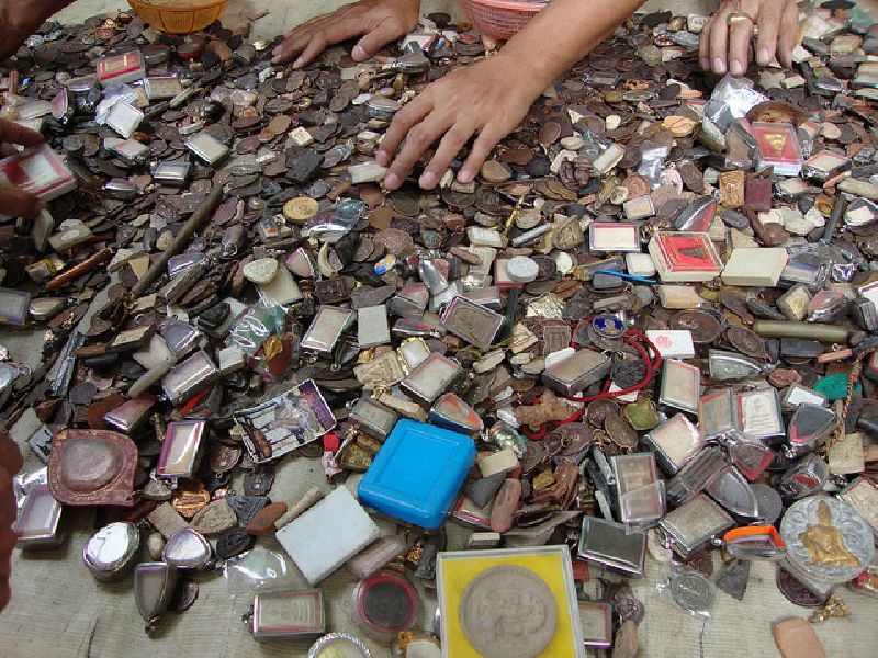 The Tha Prachan amulet market in a 2009 photo. Photo: Vasenka Photography / Flickr
