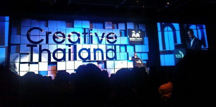 Suraphong Suebwonglee, then deputy prime minister, on stage at a 2008 event promoting 'Creative Thailand.' Photo: Kokoyadi / blog