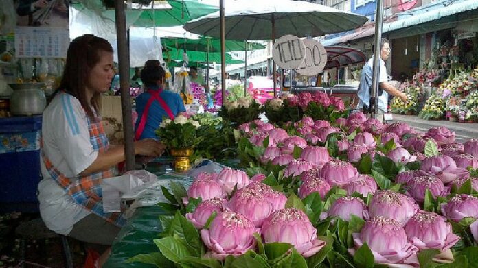 Bangkok’s most famous flower market, Pak Khlong Talad, in 2014. Photo: Arun Katiyar / Flickr