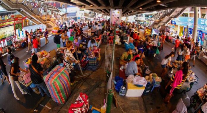 Silom Walking Street in a March 2015 photo. Photo: @Willythuan / Twitter