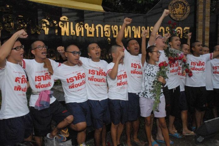 Fourteen activists of the New Democracy Movement celebrate their release July 8 from a Bangkok prison.<br />