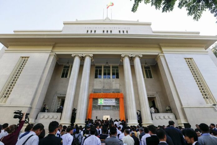 Myanmar opens Yangon Stock Exchange<br />
Photo: Lynn Bo Bo /EPA