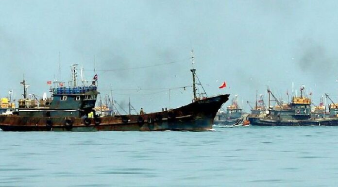 A file photo of Chinese boats allegedly fishing illegally in South Korean waters May 2, 2013. Photo: EPA