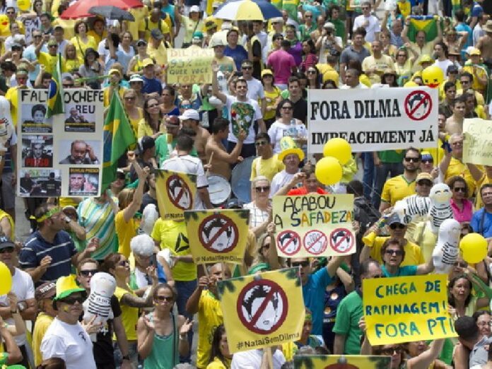 People call for the impeachment of Brazilian President Dilma Rousseff on Sunday in Sao Paulo, Brazil. Photo: Sebastiao Moreira / EPA