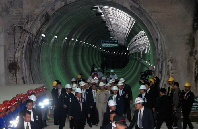 Prime Minister Prayuth Chan-ocha today at the MRT Blue Line tunnel construction site.