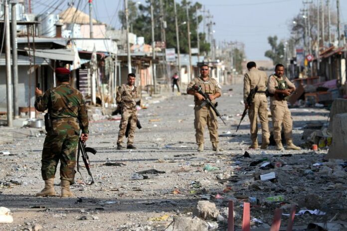 Iraqi Kurdish Peshmerga soldiers patrol near Mosul city, Iraq in Oct. 2014. Photo: EPA / STR